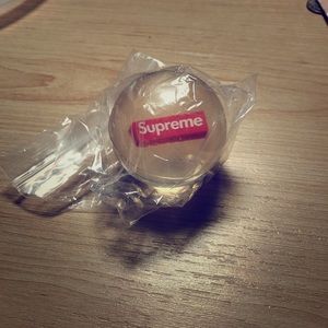 Supreme FW18 bouncing ball